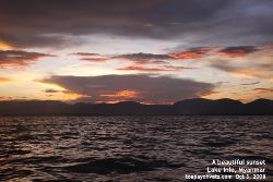 Lake Inle, 880 metres above sea-level. Watching sunset. Boat excursion. Asiahomes.com 